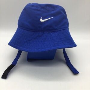 Nike Infant UPF 40+ Embroidered White Nike Swoosh W/Chin Strap Bucket Hat